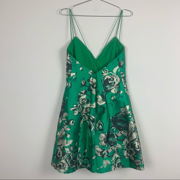 Alice & Olivia Tayla Structured Lantern Mini Dress in Kelly Green - Picture 8 of 12